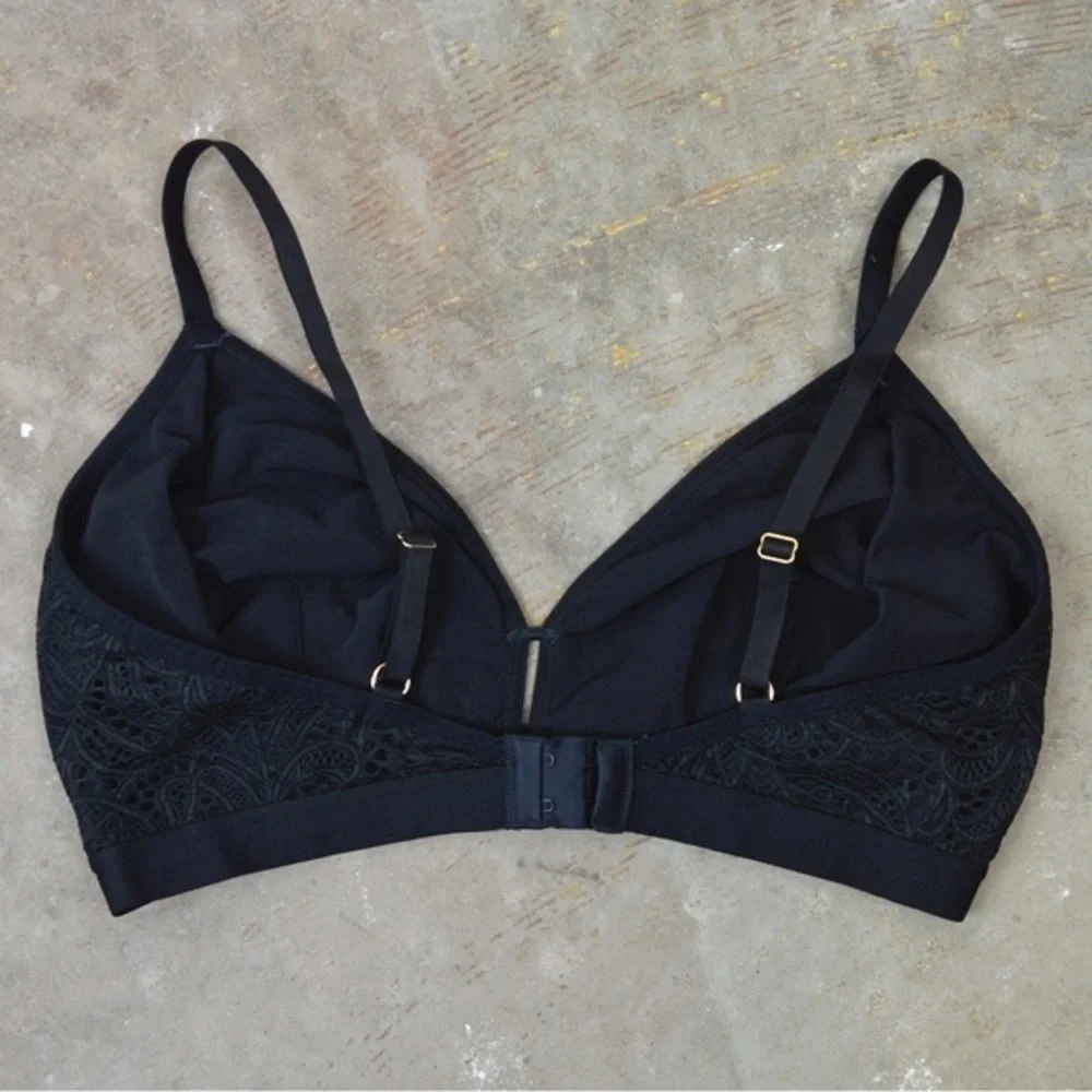 Lively floral lace